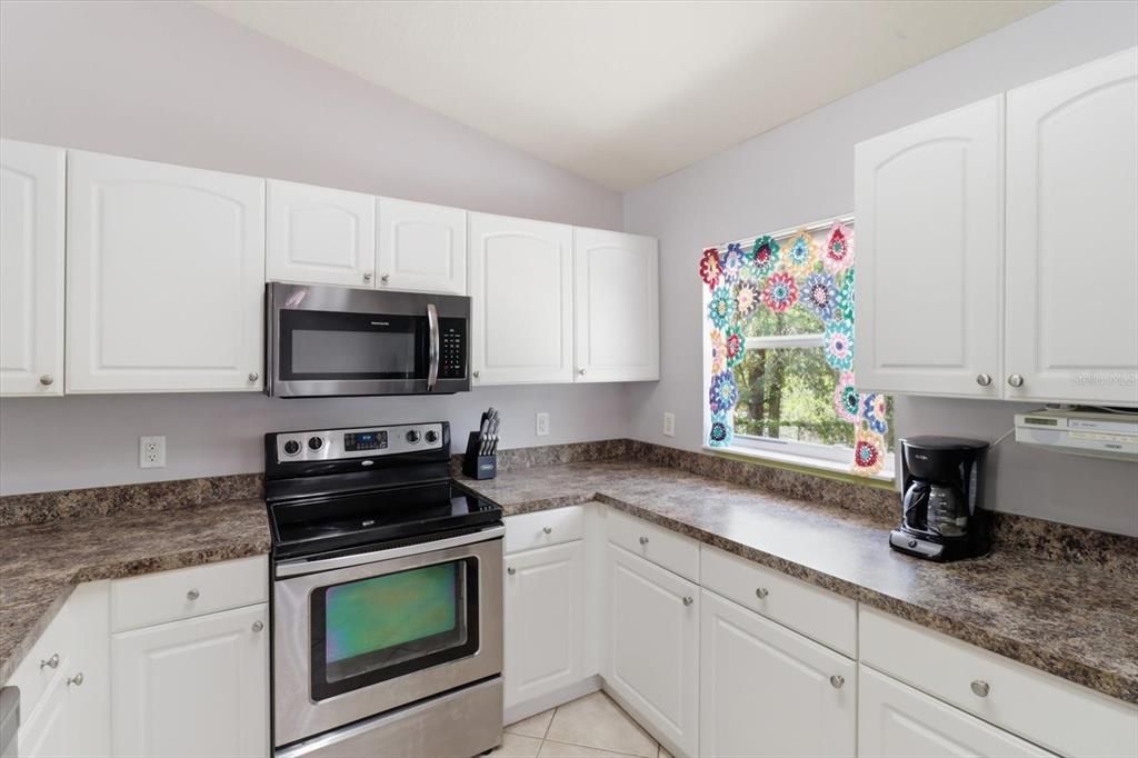 For Sale: $245,000 (3 beds, 2 baths, 1380 Square Feet)