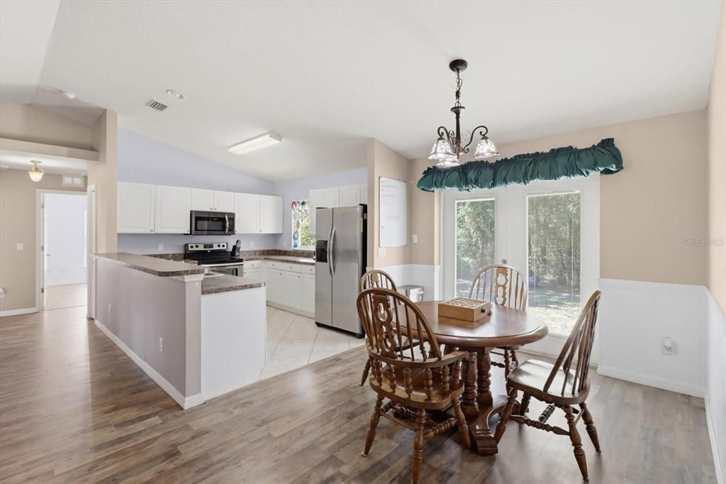 For Sale: $245,000 (3 beds, 2 baths, 1380 Square Feet)