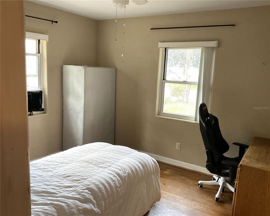 For Sale: $270,000 (3 beds, 2 baths, 1281 Square Feet)