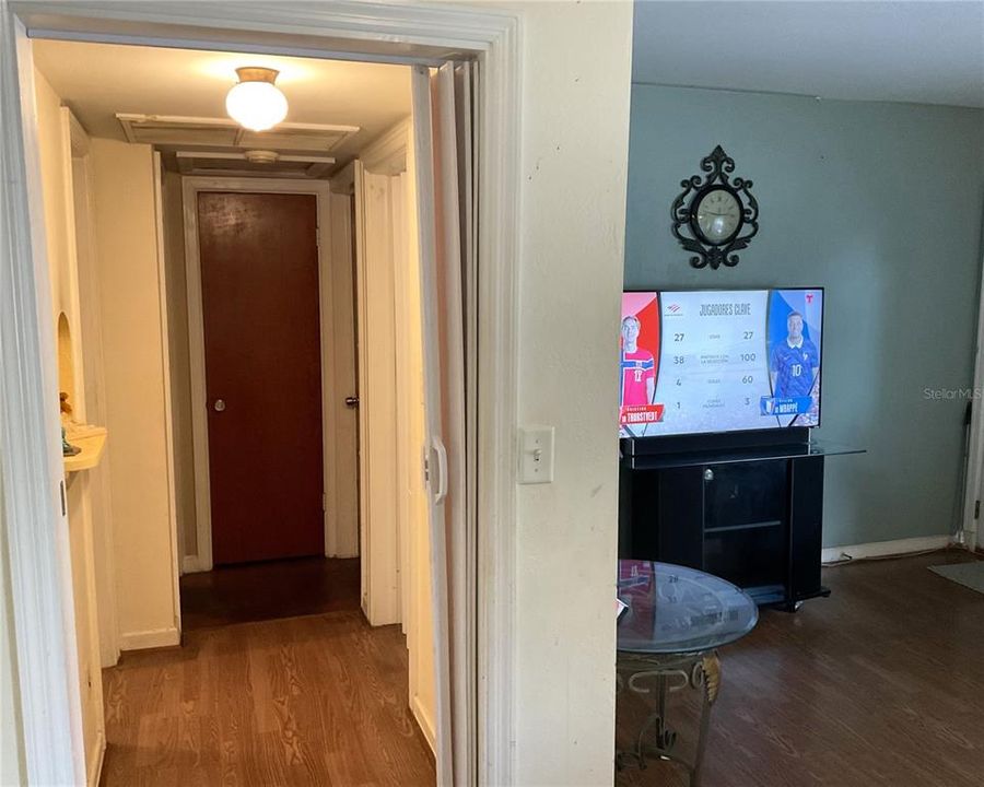 For Sale: $270,000 (3 beds, 2 baths, 1281 Square Feet)