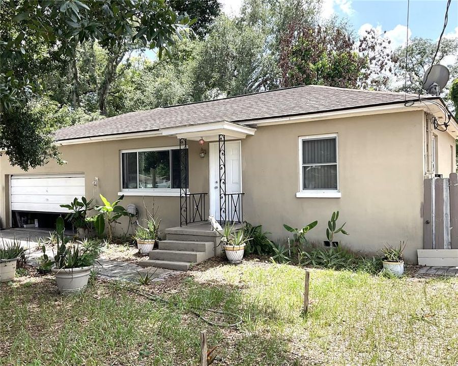 For Sale: $270,000 (3 beds, 2 baths, 1281 Square Feet)