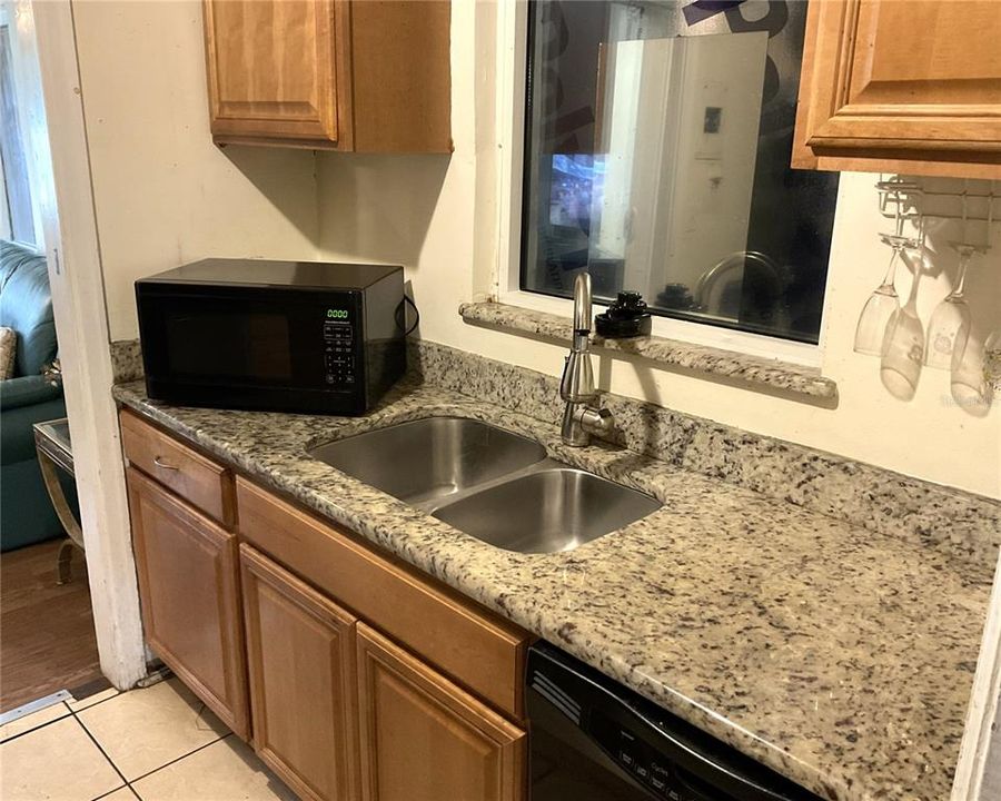 For Sale: $270,000 (3 beds, 2 baths, 1281 Square Feet)