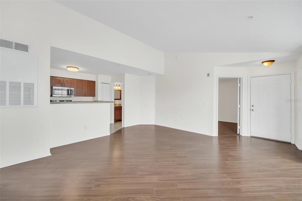 В аренду: $1,800 (2 спален, 2 ванн, 1026 Квадратных фут)