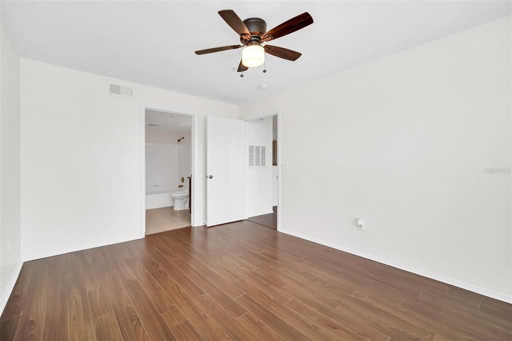 В аренду: $1,800 (2 спален, 2 ванн, 1026 Квадратных фут)