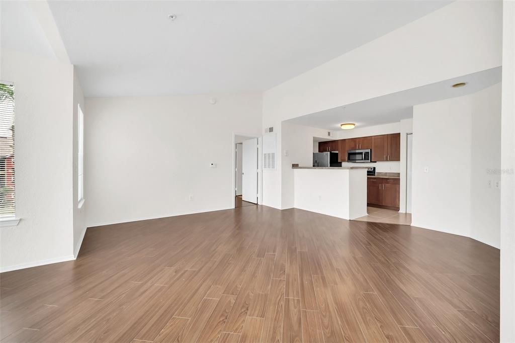 В аренду: $1,800 (2 спален, 2 ванн, 1026 Квадратных фут)
