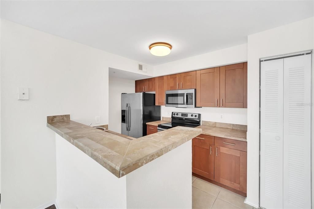 В аренду: $1,800 (2 спален, 2 ванн, 1026 Квадратных фут)