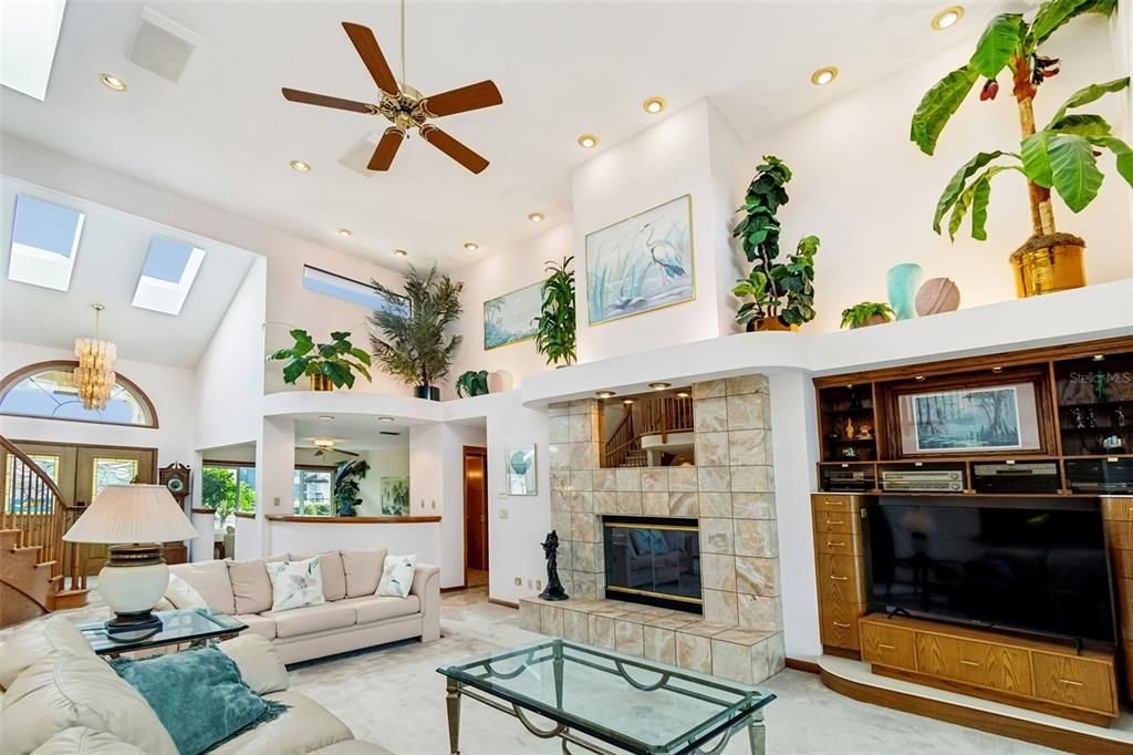 En Venta: $1,350,000 (4 camas, 3 baños, 3259 Pies cuadrados)