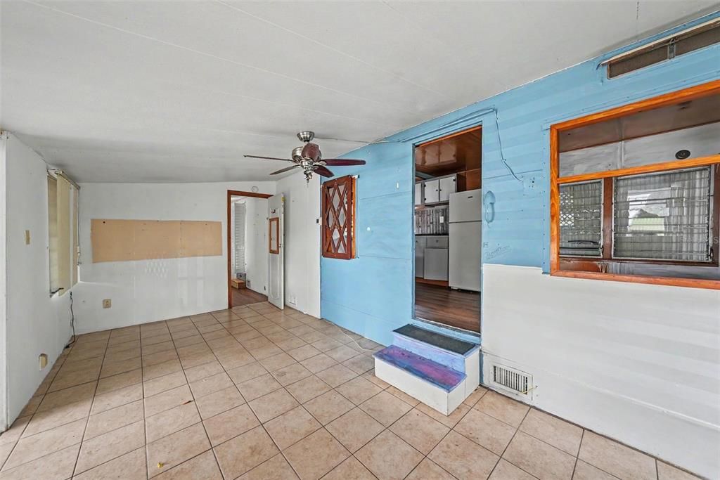 Active With Contract: $40,000 (1 beds, 1 baths, 264 Square Feet)