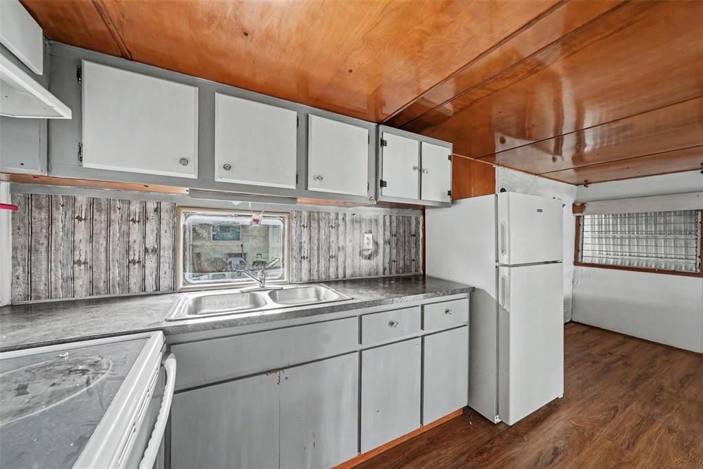 Active With Contract: $40,000 (1 beds, 1 baths, 264 Square Feet)