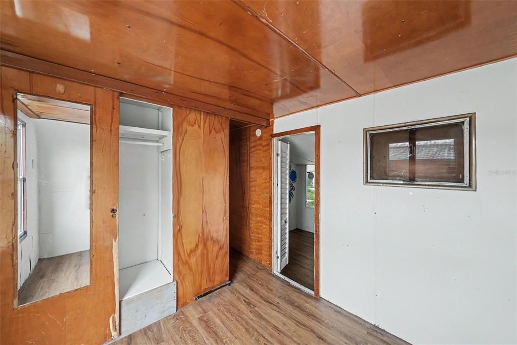 Active With Contract: $40,000 (1 beds, 1 baths, 264 Square Feet)