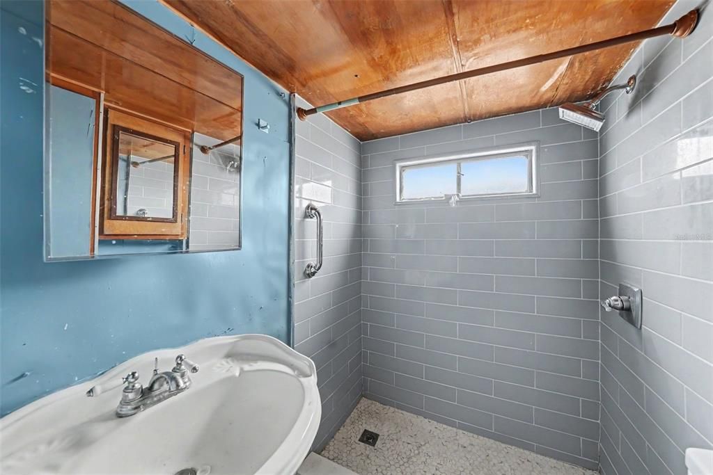 Active With Contract: $40,000 (1 beds, 1 baths, 264 Square Feet)