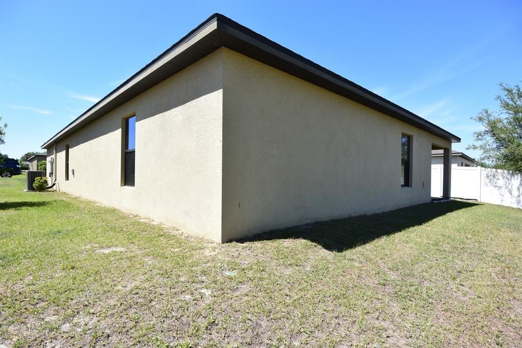 На продажу: $275,900 (5 спален, 3 ванн, 1975 Квадратных фут)