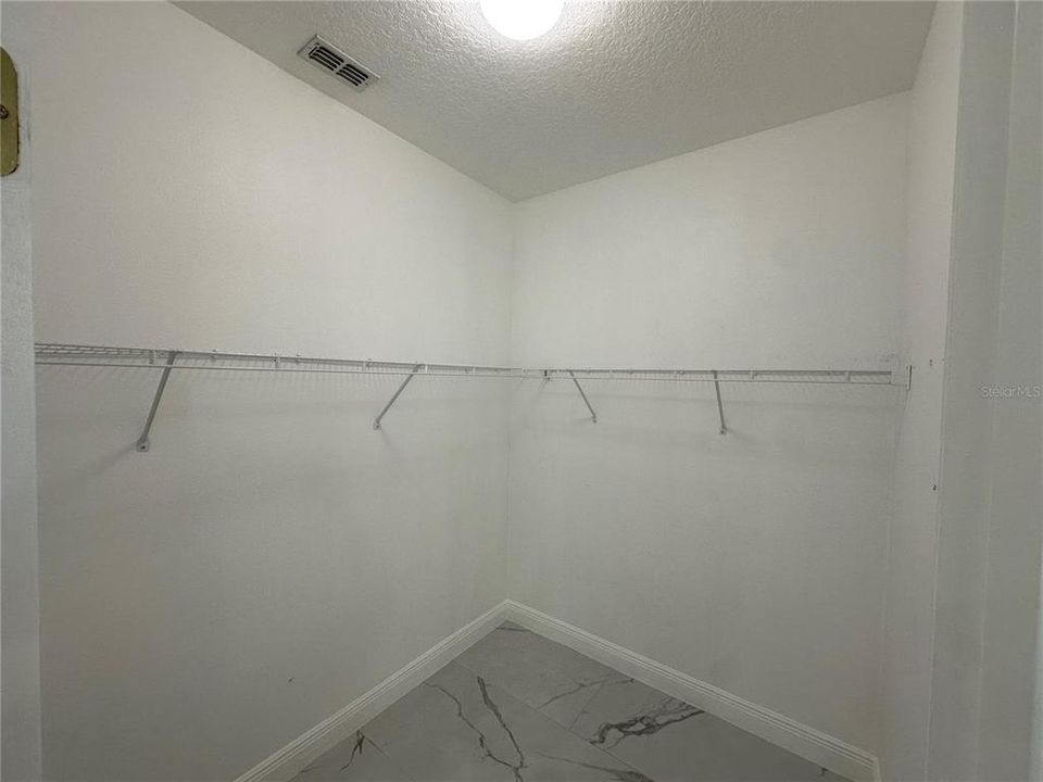 En Venta: $579,700 (4 camas, 2 baños, 2302 Pies cuadrados)