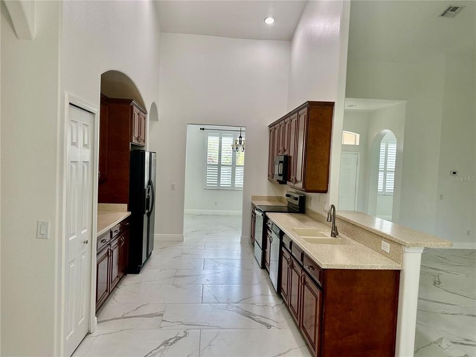 En Venta: $579,700 (4 camas, 2 baños, 2302 Pies cuadrados)