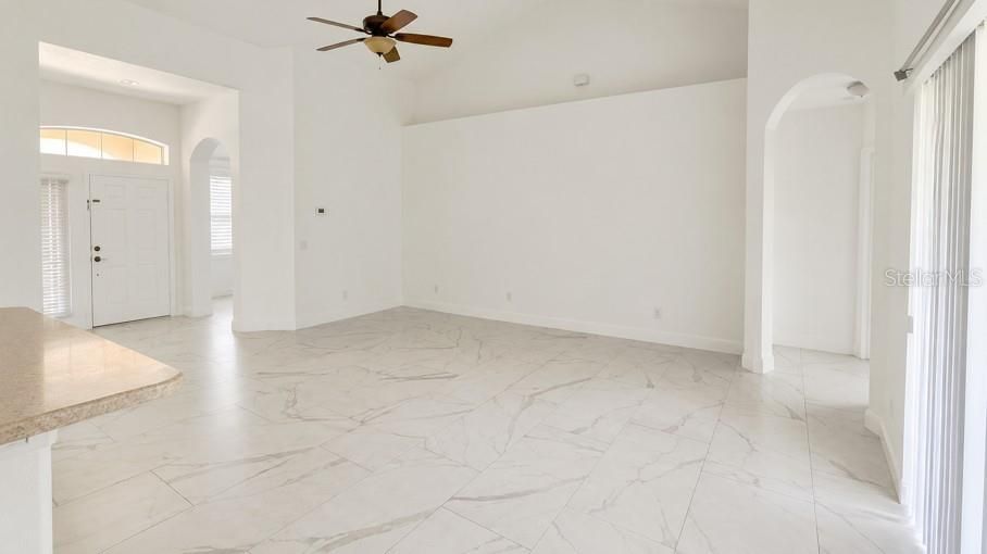 En Venta: $579,700 (4 camas, 2 baños, 2302 Pies cuadrados)