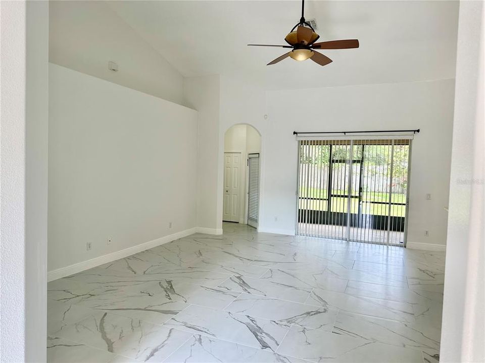 En Venta: $579,700 (4 camas, 2 baños, 2302 Pies cuadrados)