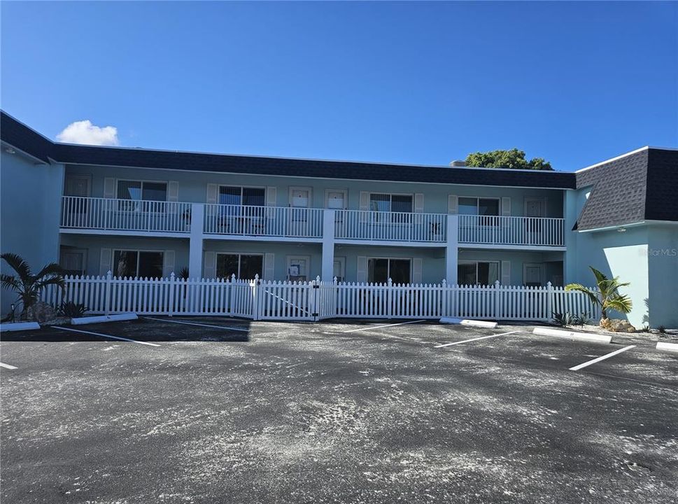 For Rent: $1,800 (1 beds, 1 baths, 700 Square Feet)