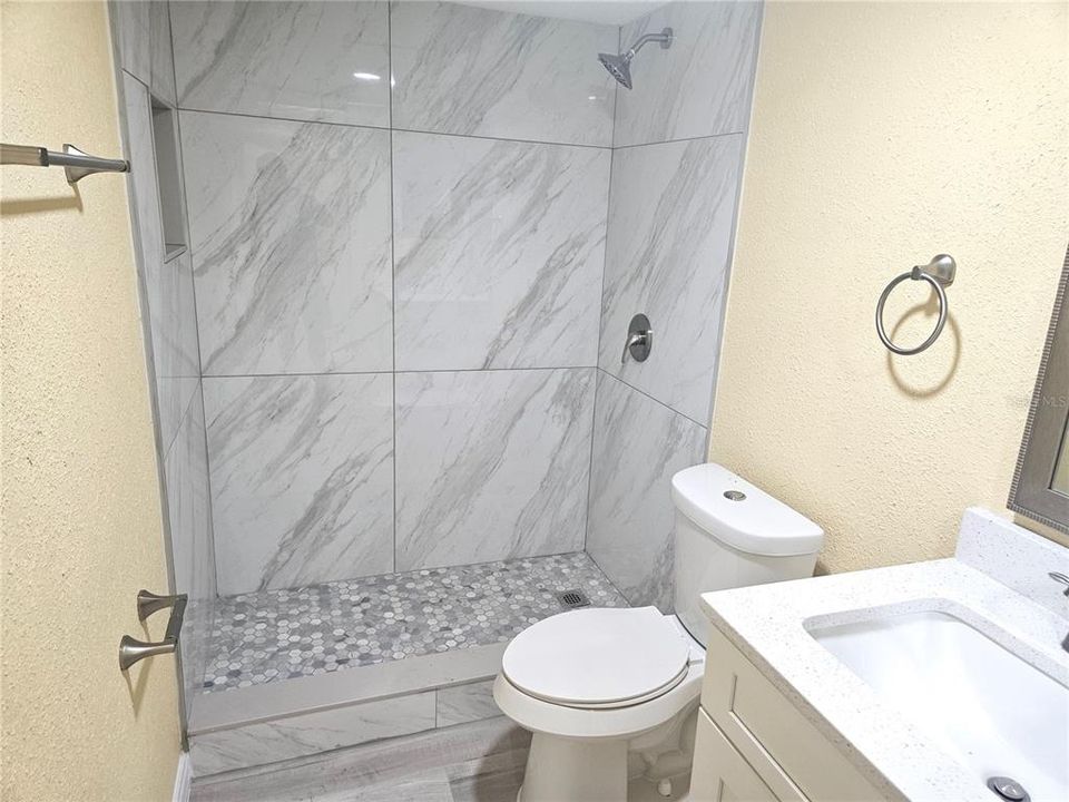 For Rent: $1,800 (1 beds, 1 baths, 700 Square Feet)