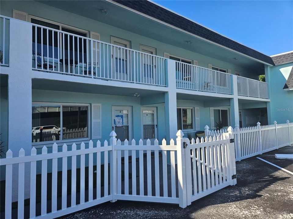 For Rent: $1,800 (1 beds, 1 baths, 700 Square Feet)