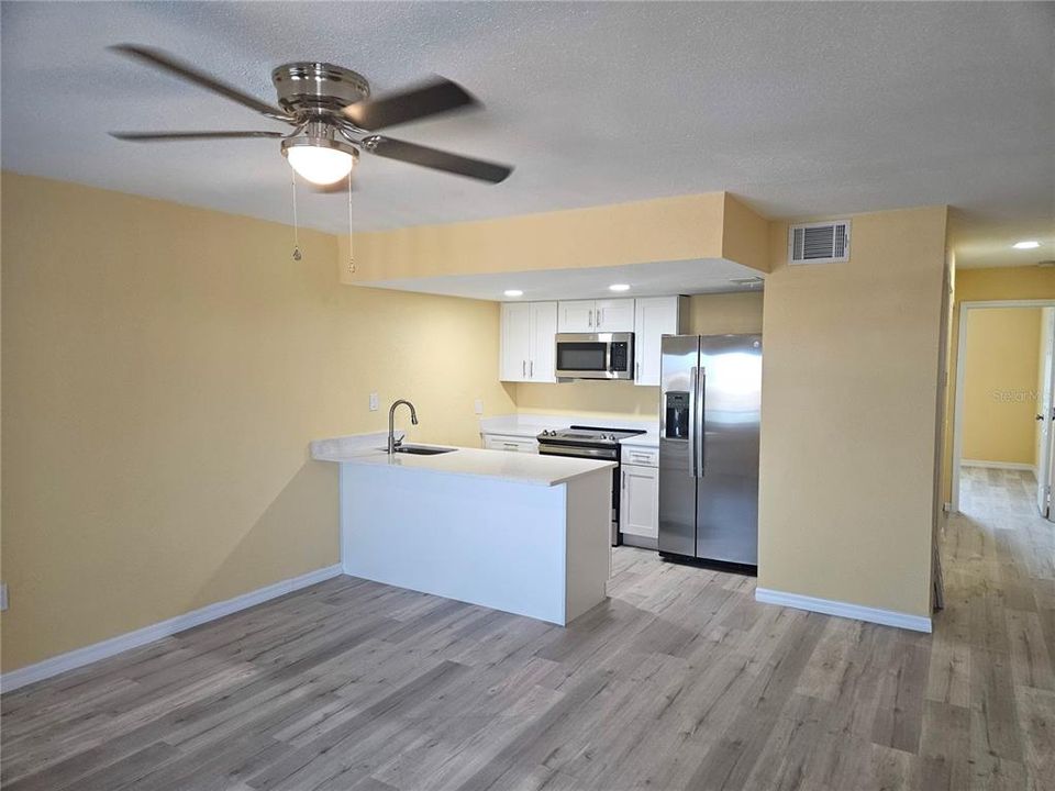 For Rent: $1,800 (1 beds, 1 baths, 700 Square Feet)