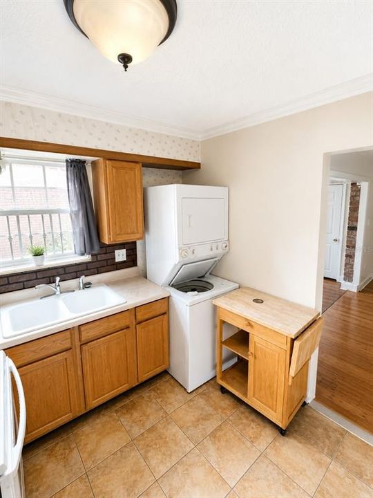 For Sale: $125,000 (2 beds, 1 baths, 825 Square Feet)