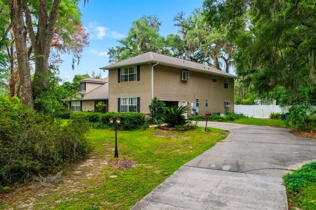For Sale: $749,900 (5 beds, 3 baths, 4217 Square Feet)