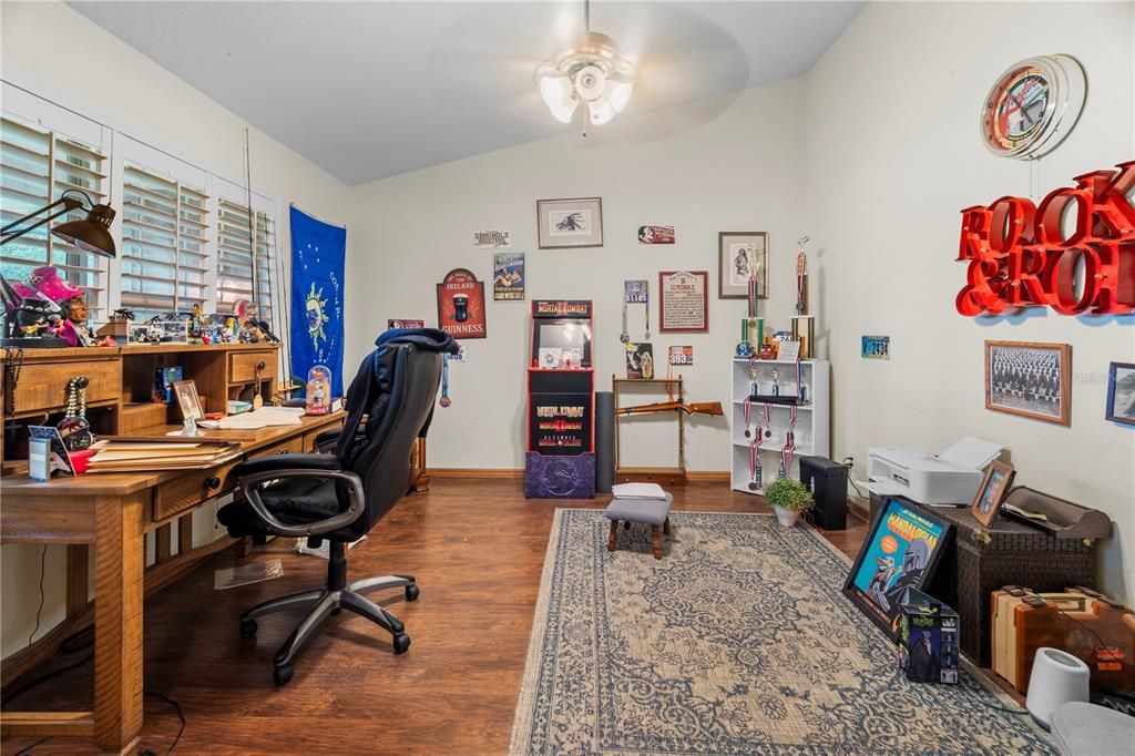 For Sale: $749,900 (5 beds, 3 baths, 4217 Square Feet)