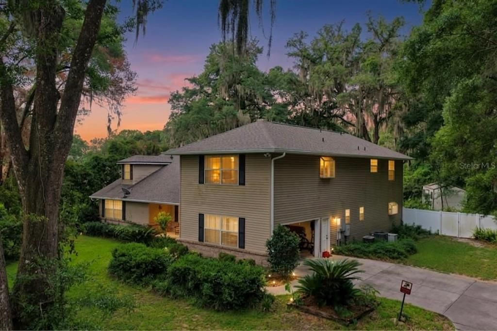 For Sale: $749,900 (5 beds, 3 baths, 4217 Square Feet)