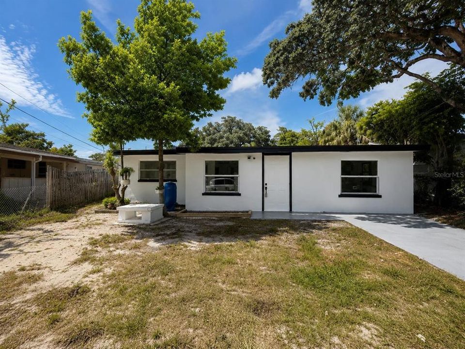 For Sale: $240,000 (2 beds, 2 baths, 1020 Square Feet)