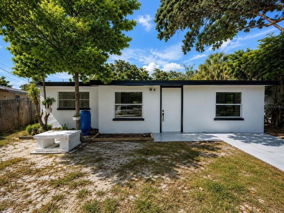 For Sale: $240,000 (2 beds, 2 baths, 1020 Square Feet)