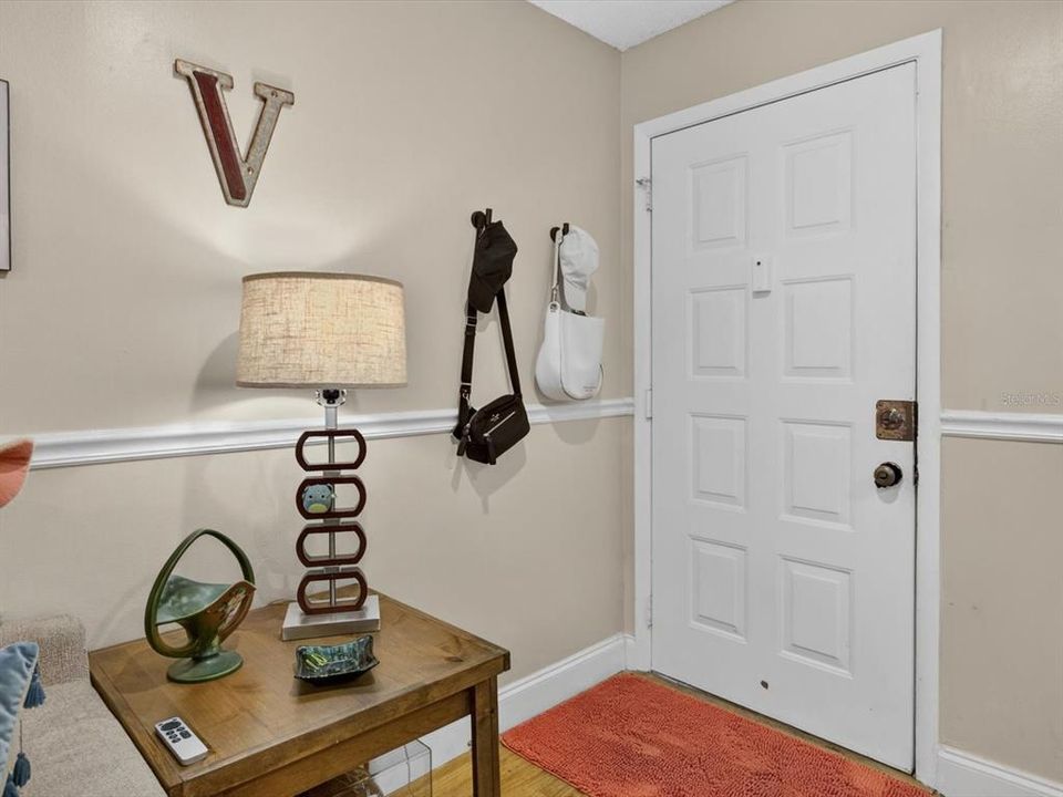 For Sale: $139,999 (1 beds, 1 baths, 742 Square Feet)