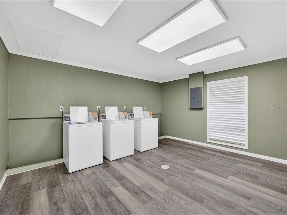 For Sale: $139,999 (1 beds, 1 baths, 742 Square Feet)