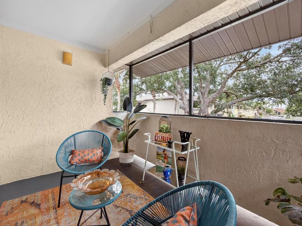 For Sale: $139,999 (1 beds, 1 baths, 742 Square Feet)