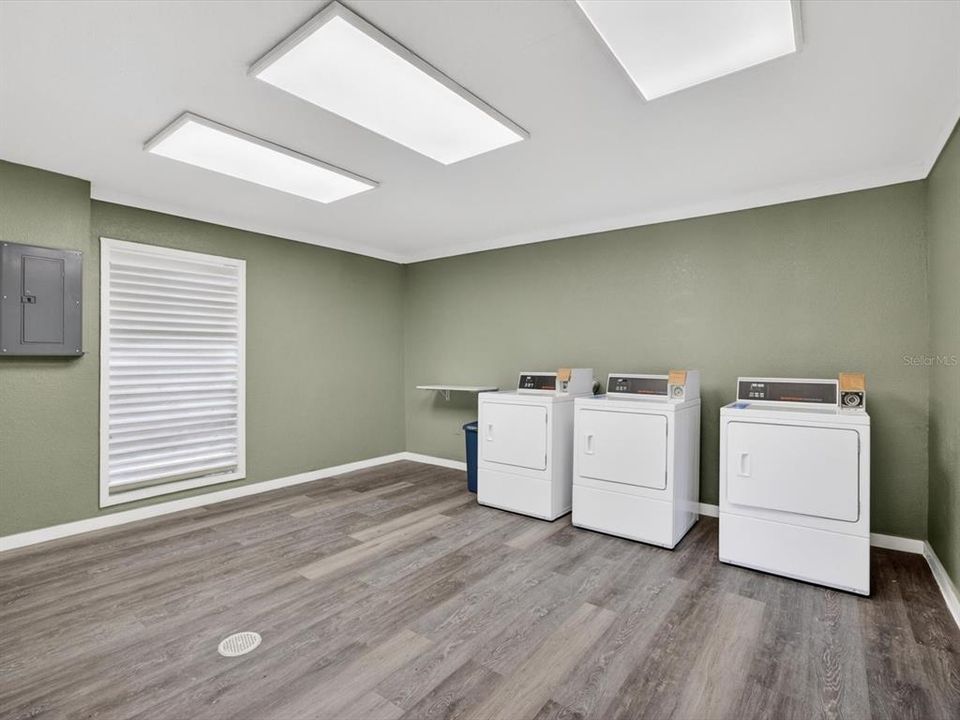 For Sale: $139,999 (1 beds, 1 baths, 742 Square Feet)