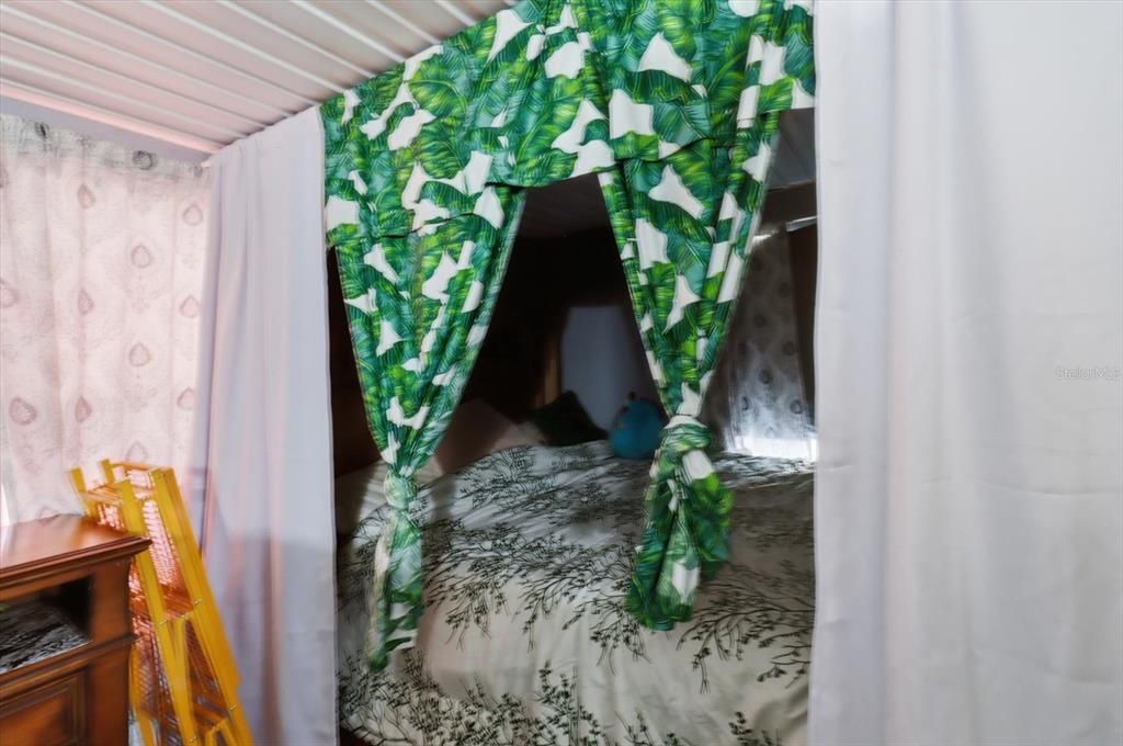 На продажу: $349,500 (4 спален, 2 ванн, 1675 Квадратных фут)