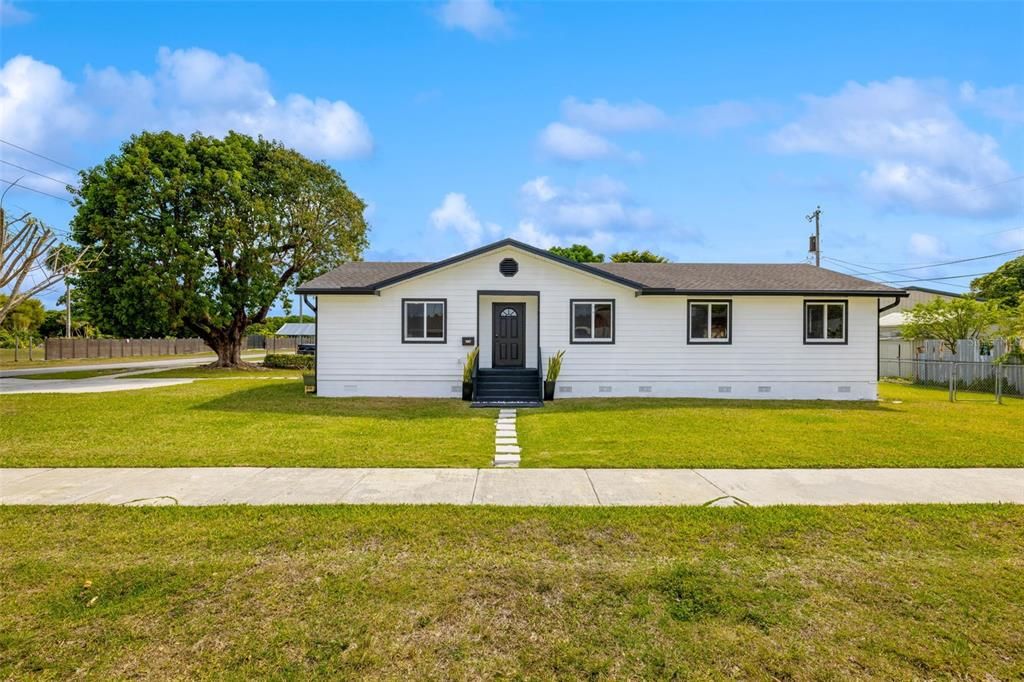 For Sale: $519,000 (3 beds, 2 baths, 1432 Square Feet)