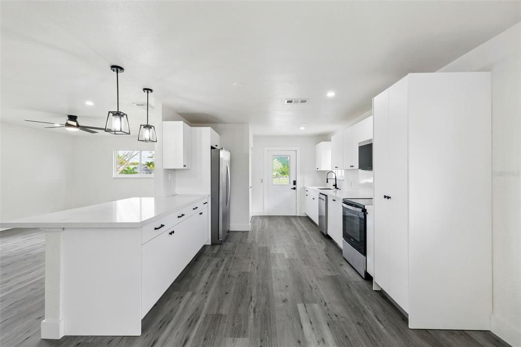 For Sale: $519,000 (3 beds, 2 baths, 1432 Square Feet)