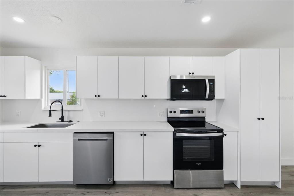For Sale: $519,000 (3 beds, 2 baths, 1432 Square Feet)