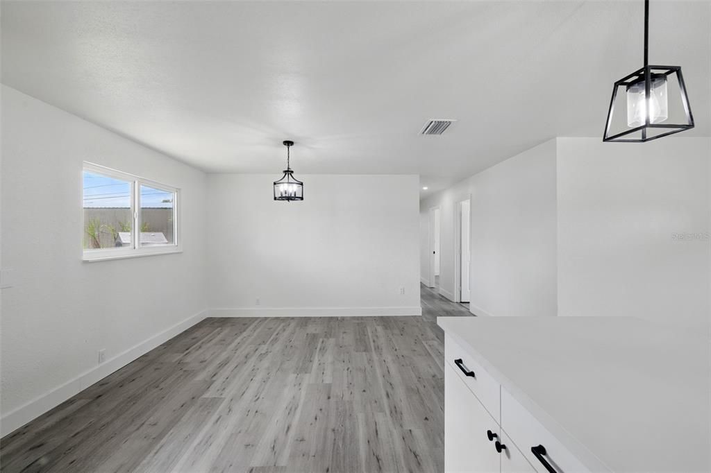 For Sale: $519,000 (3 beds, 2 baths, 1432 Square Feet)