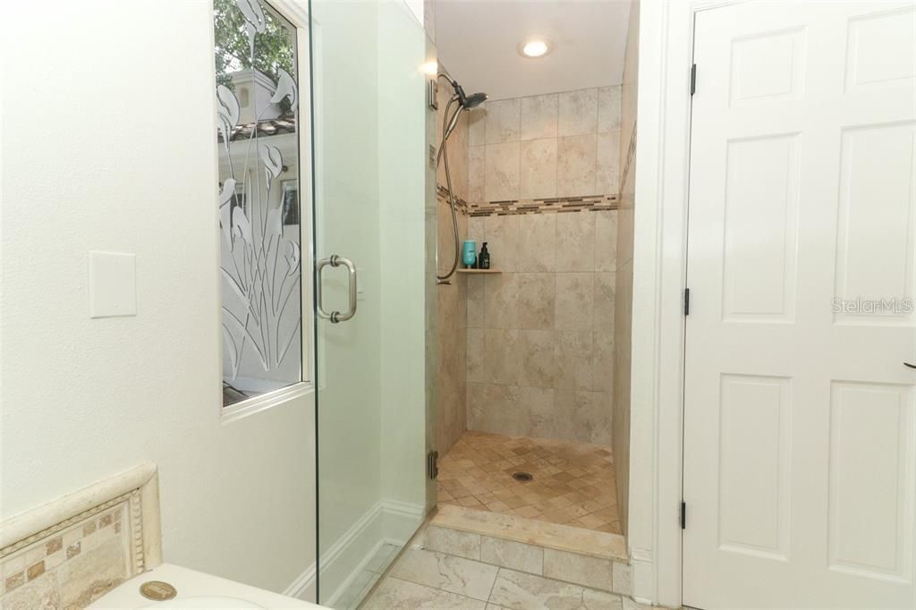 В аренду: $9,900 (5 спален, 6 ванн, 2735 Квадратных фут)