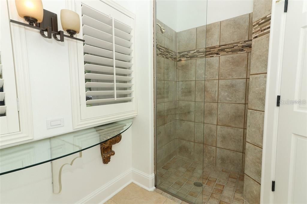 В аренду: $9,900 (5 спален, 6 ванн, 2735 Квадратных фут)
