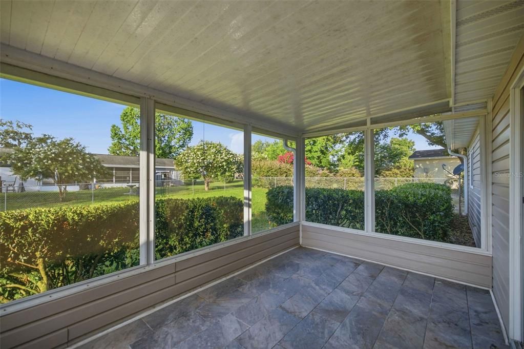 For Sale: $225,000 (2 beds, 2 baths, 1008 Square Feet)