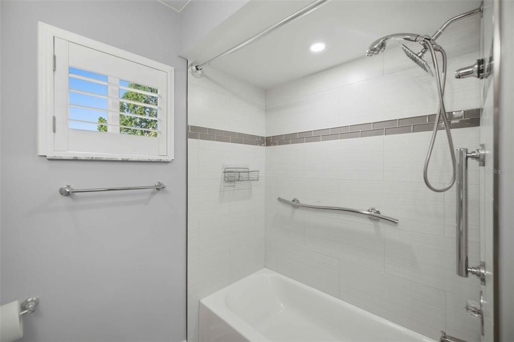 For Sale: $225,000 (2 beds, 2 baths, 1008 Square Feet)