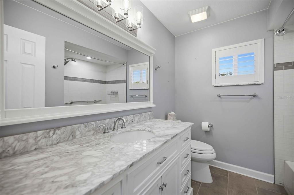 For Sale: $225,000 (2 beds, 2 baths, 1008 Square Feet)