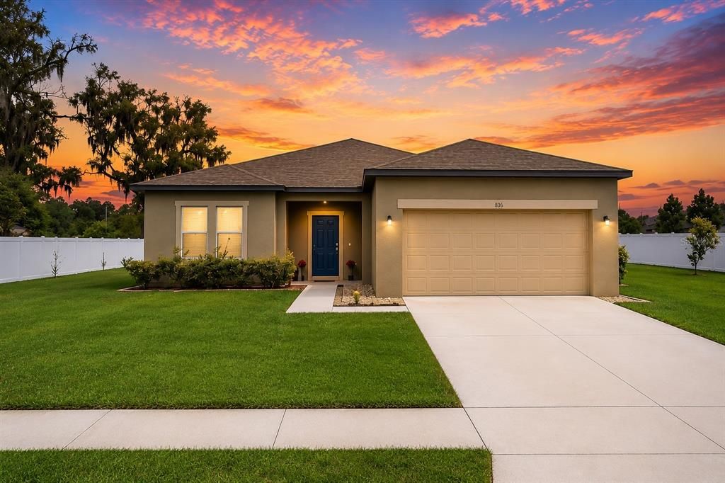 For Sale: $429,900 (4 beds, 3 baths, 2160 Square Feet)