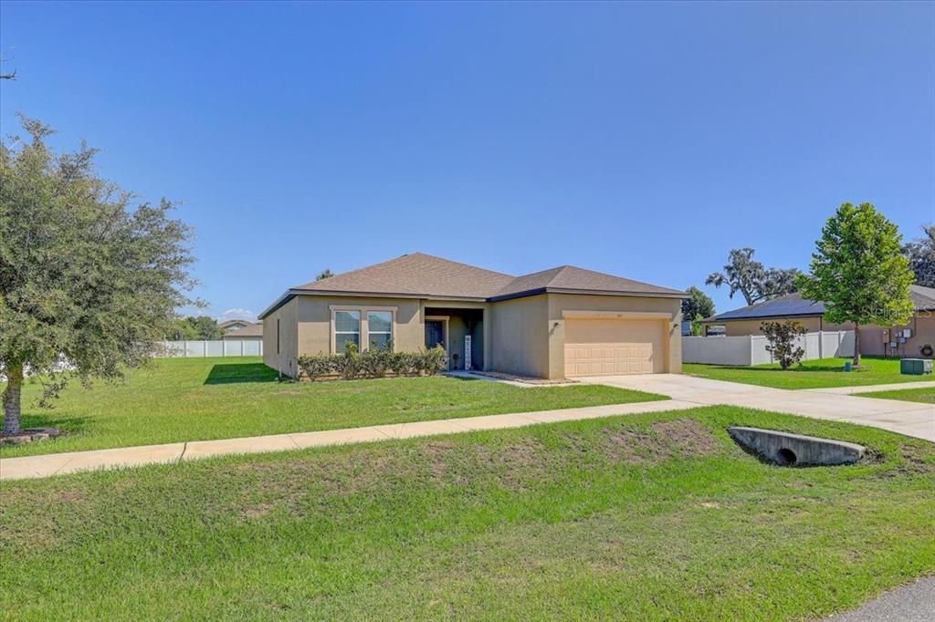 For Sale: $429,900 (4 beds, 3 baths, 2160 Square Feet)
