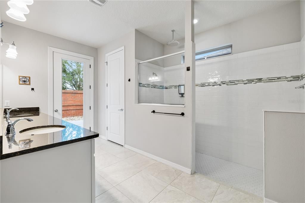 For Sale: $1,090,000 (5 beds, 4 baths, 3291 Square Feet)