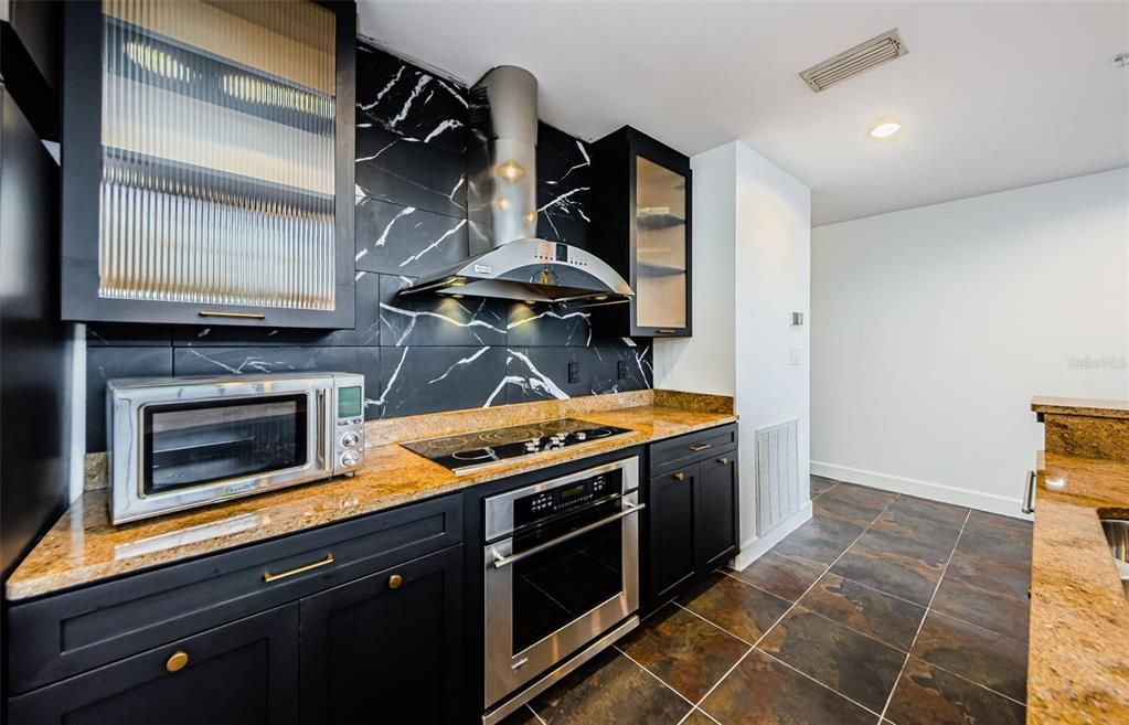 For Rent: $4,500 (2 beds, 2 baths, 2100 Square Feet)