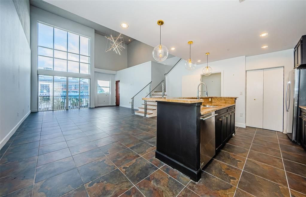 For Rent: $4,500 (2 beds, 2 baths, 2100 Square Feet)
