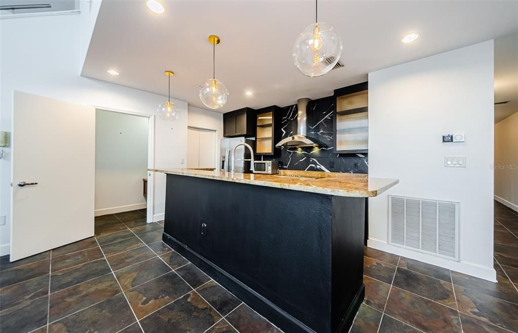 For Rent: $4,500 (2 beds, 2 baths, 2100 Square Feet)